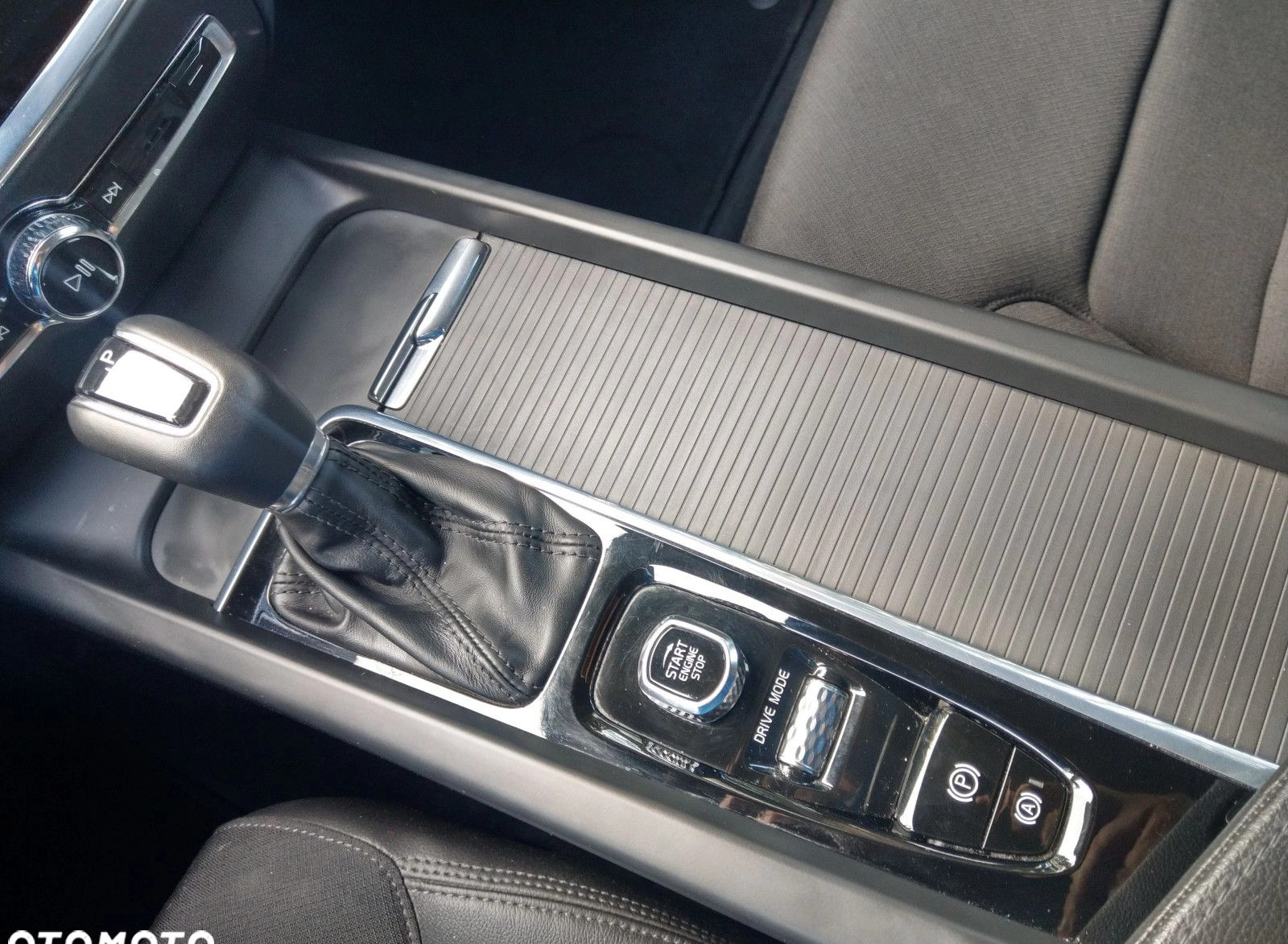 Volvo V60 cena 119900 przebieg: 139998, rok produkcji 2020 z Suchowola małe 466